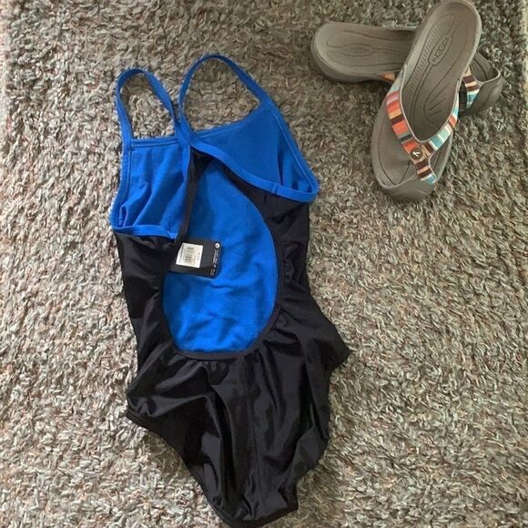 NWT WOMEN’S SIZE 34/8 NIKE ONE-PIECE SWIMSUIT - Picture 7 of 7